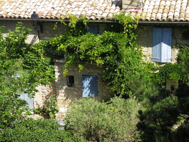 330 Cucuron.JPG -                                